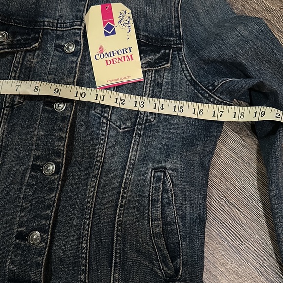 New- Jean jacket - Picture 7 of 9